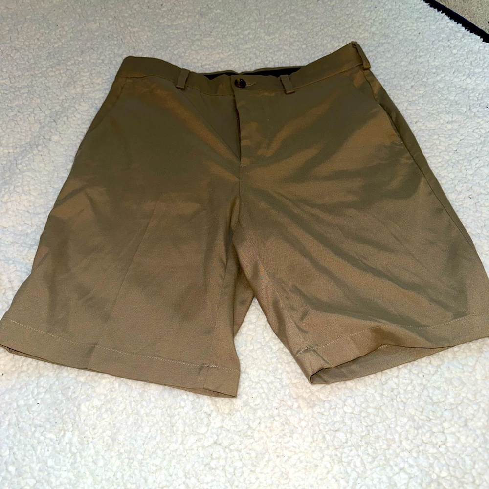 NWOT Roundtree and Yorke khaki shorts